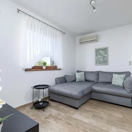 Apartment Soper - Location 300 M From The Sea