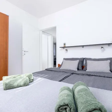 Soper - Location 300 M From The Sea Apartment Porec