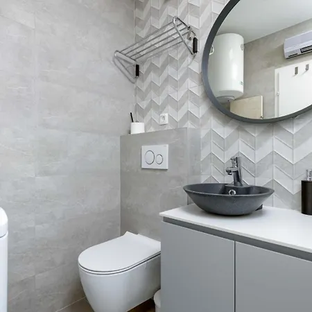 Soper - Location 300 M From The Sea Porec